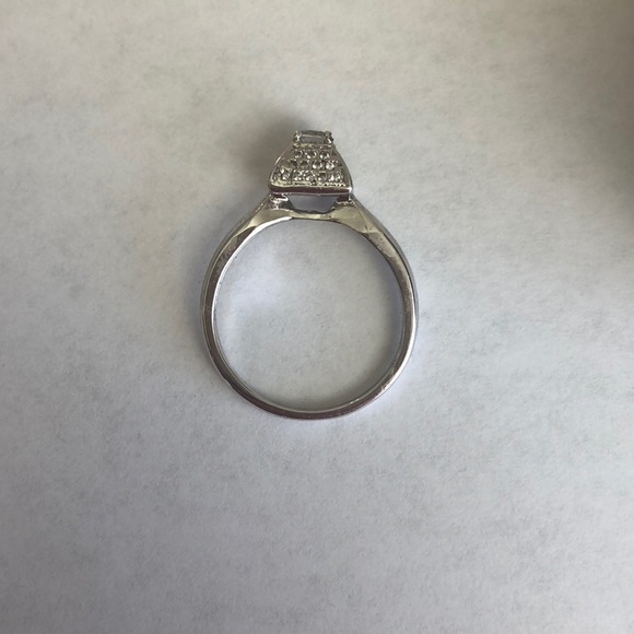 Sterling Silver Ring Size 7 - Picture 2 of 3